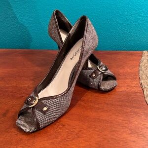 Nickels menswear style peep toe pumps